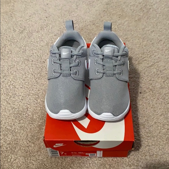 Trendy Cute Roshe Kids Baby Toddler Nike - Picture 2 of 3